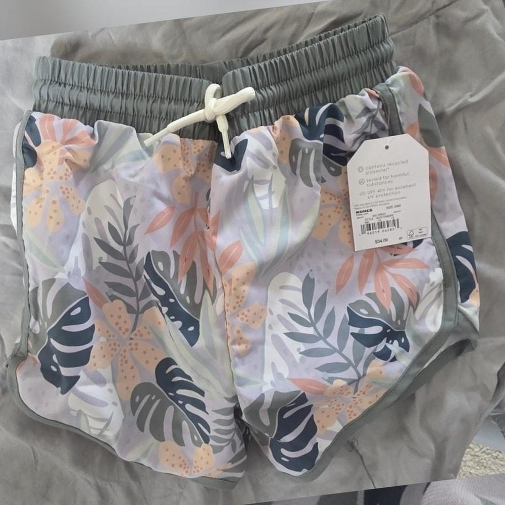 Womens Tropical Leaf Print Active Shorts - Gray and Pastel
